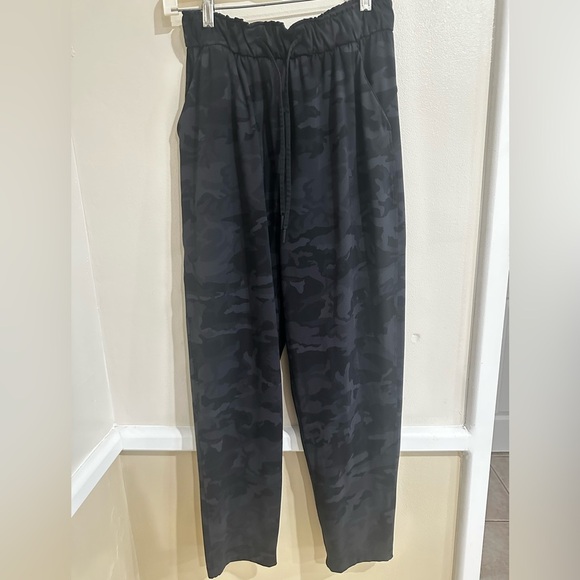 Lululemon Keep Moving Pants 7/8 - Picture 2 of 7